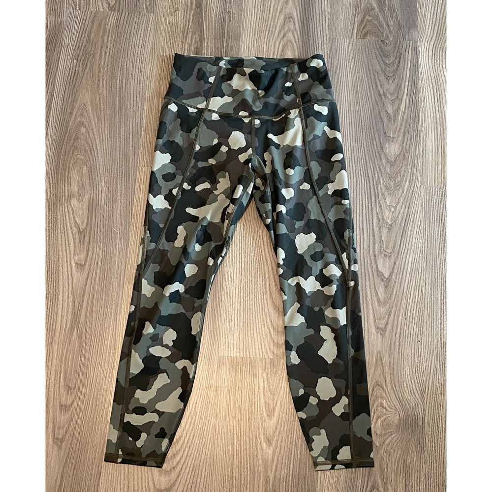 Athleta Lightning Camo 7/8 Tight Yoga Fitness Pant Womens size XSP Petite XS